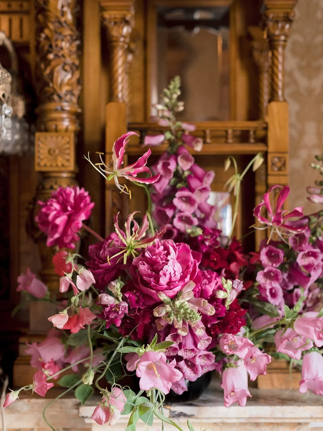 En juillet, j&rsquo;ai eu la chance de plonger dans un projet cr&eacute;atif  vibrant avec une super &eacute;quipe ✨

Planning &amp; Design @foudamour_mtl
Photographer @cagdasyoldas
Venue @lemountstephenevents, @bargeorgemtl, @lemountstephen, @obeven