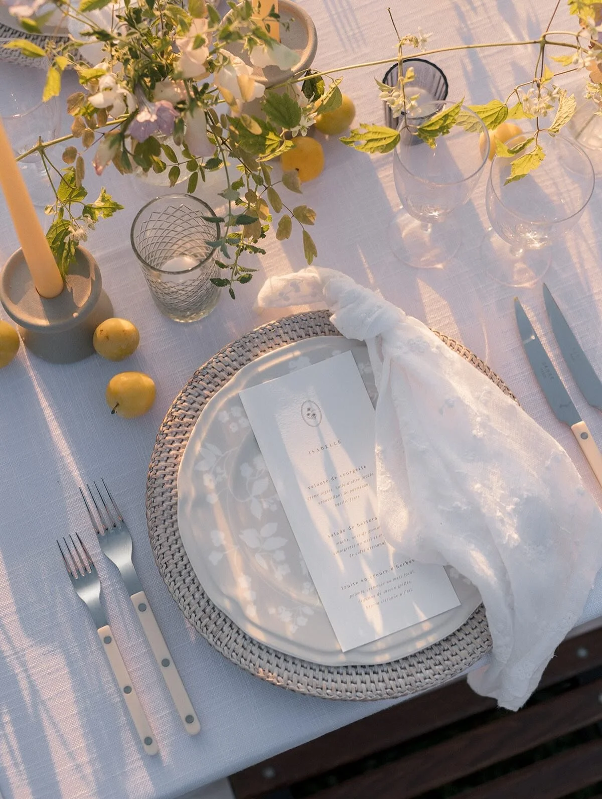 La lumi&egrave;re de la fin de l&rsquo;&eacute;t&eacute;, et la joie de cr&eacute;er avec des gens de talent.

Planning et Design: Foudamour @foudamour_mtl
Photographe : Cagdas Yoldas @cagdasyoldas
Venue: Maison Bolton @maison.bolton
Bridal Boutique: