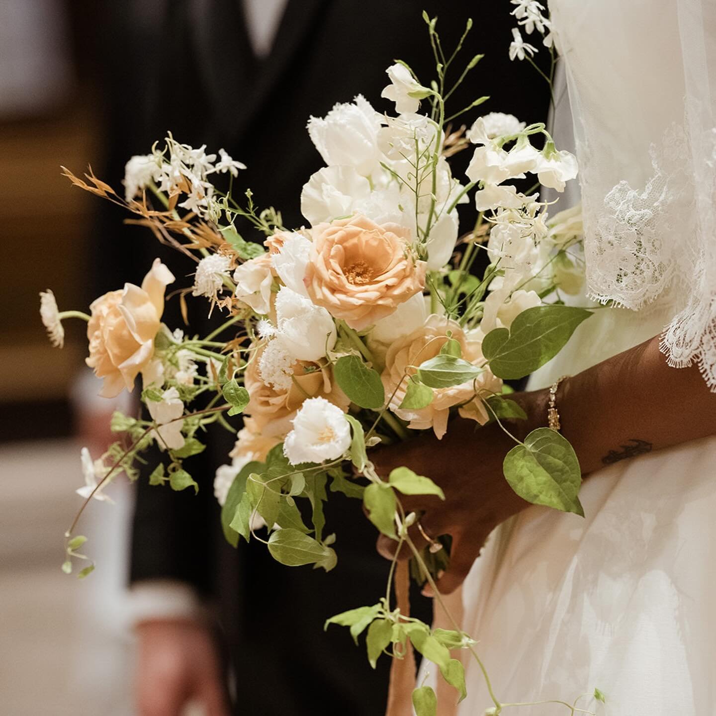 V + N 
Dans l&rsquo;&oelig;il de @karafilms 
26 juillet 2025 
Avec @stori.events 
Au @crewcollectivecafe