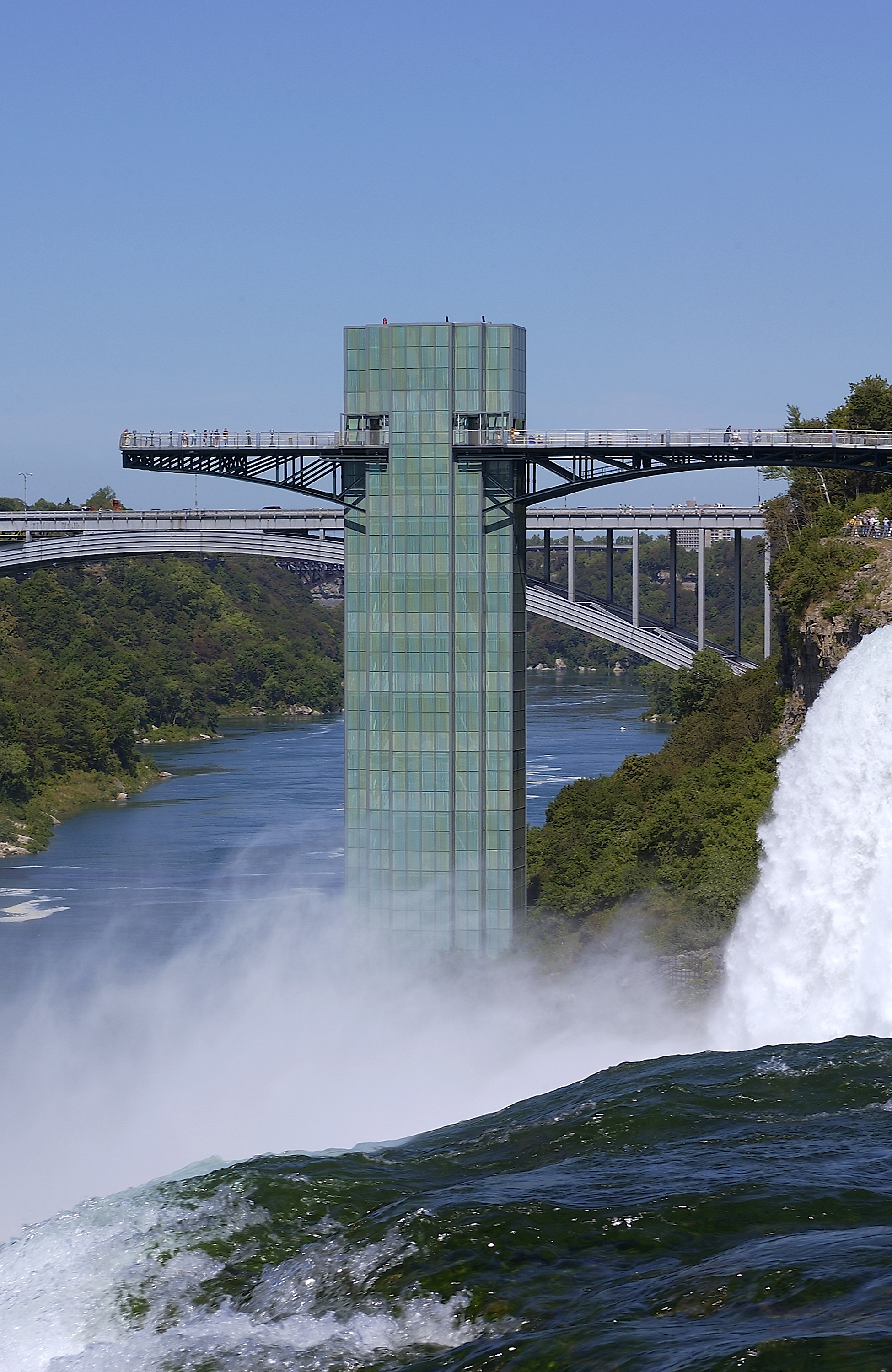 niagara gorge from falls fp L.jpg