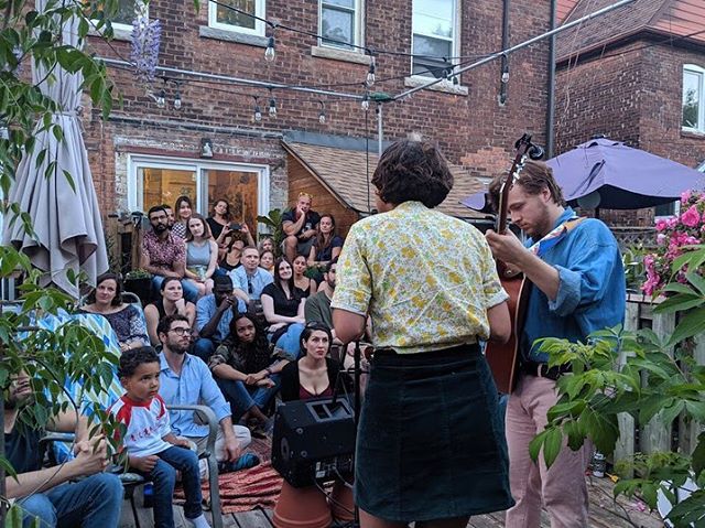 From day to night, @basset.band performed the perfect soundtrack to an endless summer night. Bluegrass was beaming into four-time Artery host Elena's beautiful backyard. Nights like this stay with you. #everyspaceisastage #hosts #community #arteryTO