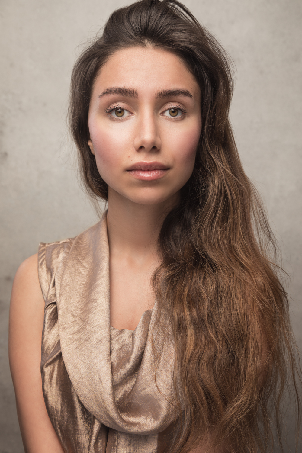 Actress: Zara Hemati