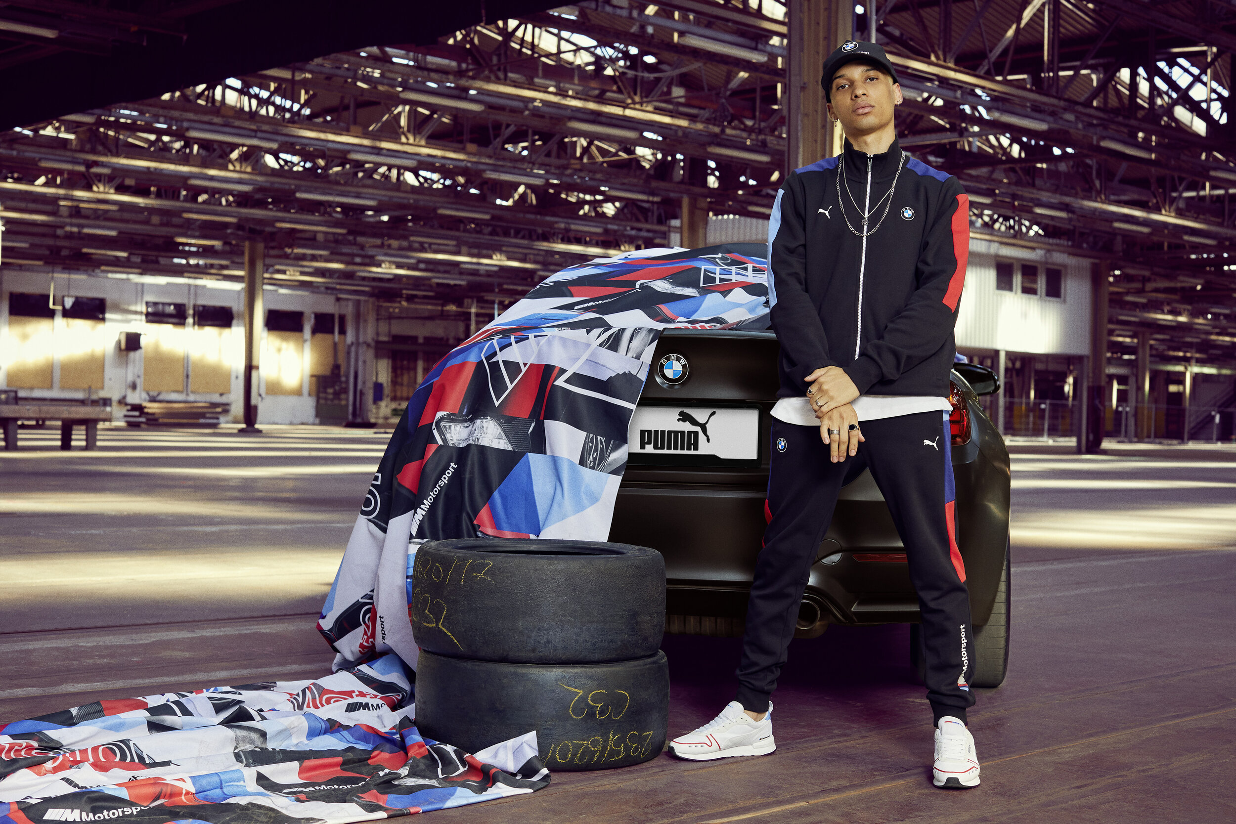 21SS_xMS_BMW_Sweat-Suit-Outfit-2-Mens_1837_RGB.jpg