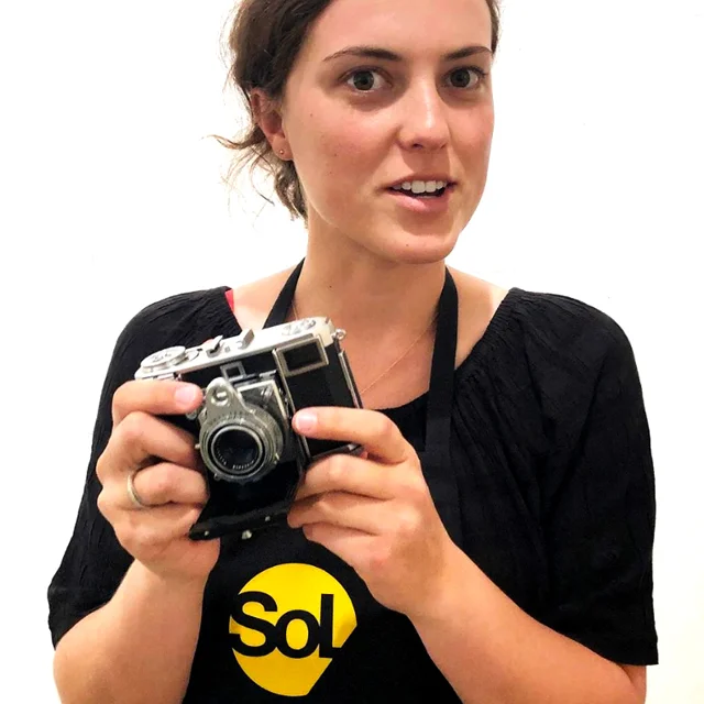 course-image_girl-camera.jpg