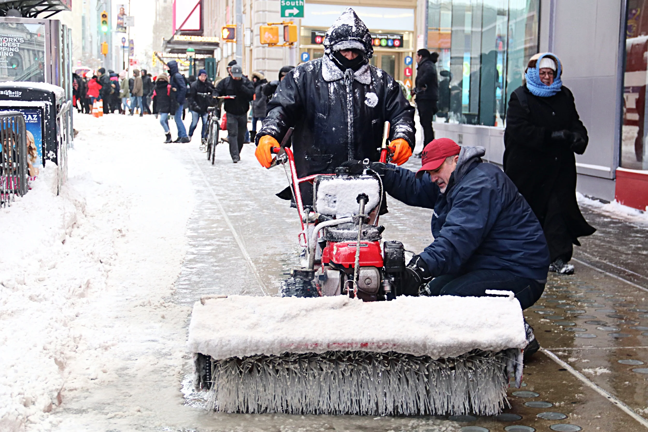 'Bomb Cyclone' snowstorm paralyzes US East Coast