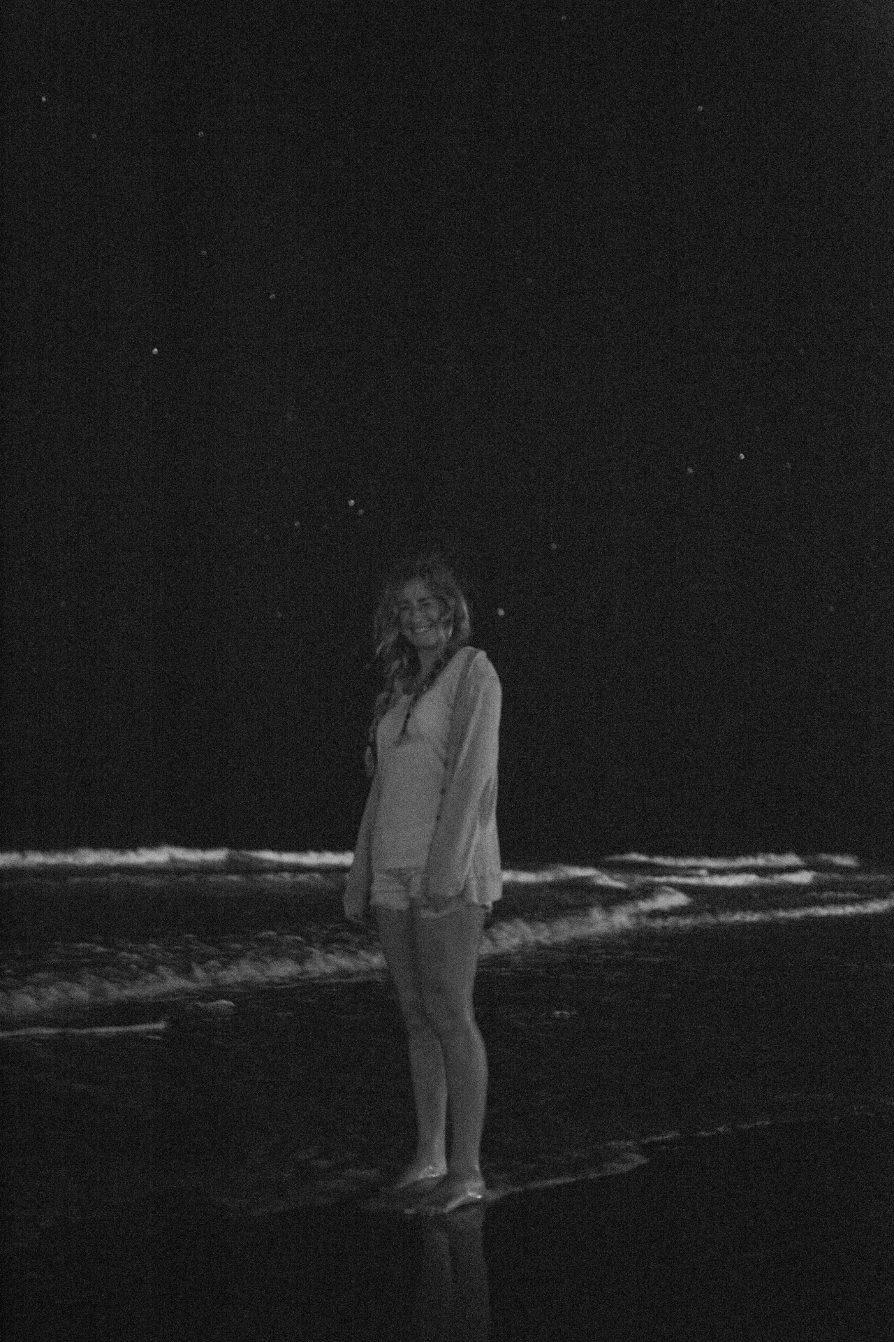 Standing on the beach, i thought ‘how could i let opportunities like these pass just because of a slow shutter speed’ subsequently i bumped my iso to its max (102400) and began shooting handheld. so..sorry if youre not a fan of grain/noise, gotta learn to embrace it.