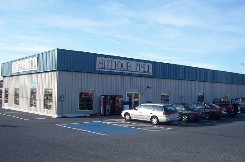 Stuarts Draft Antique Mall - 3304 Stuarts Draft Hwy, Waynesboro