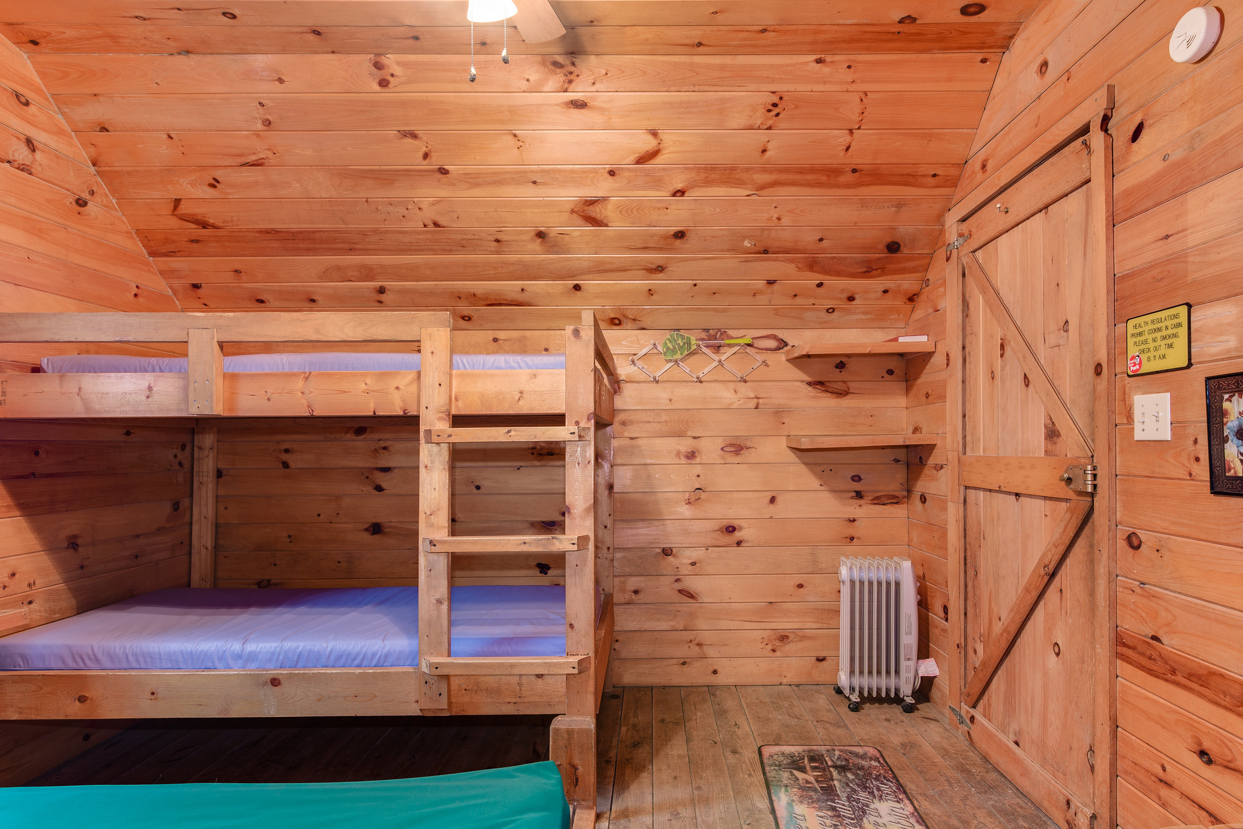 Twin bunk beds in K3