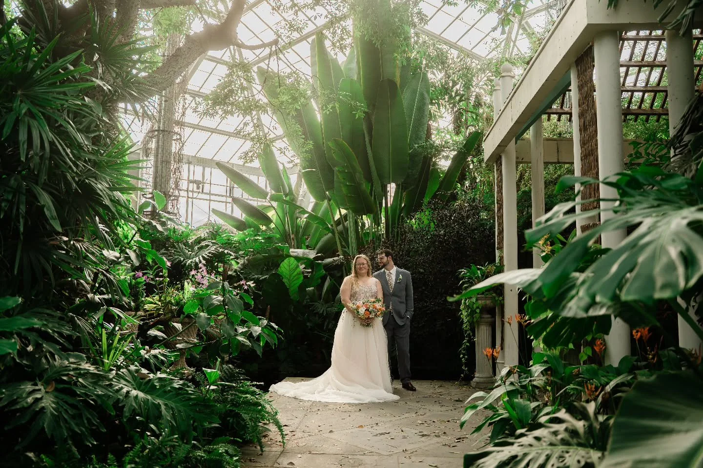 Dan & Lauren's North Carolina wedding day just outside of Charlotte was such a beautiful wedding day even through the off and on rain causing a few pivot moments but it perfectly worked out with the sun coming out right before the ceremony. They