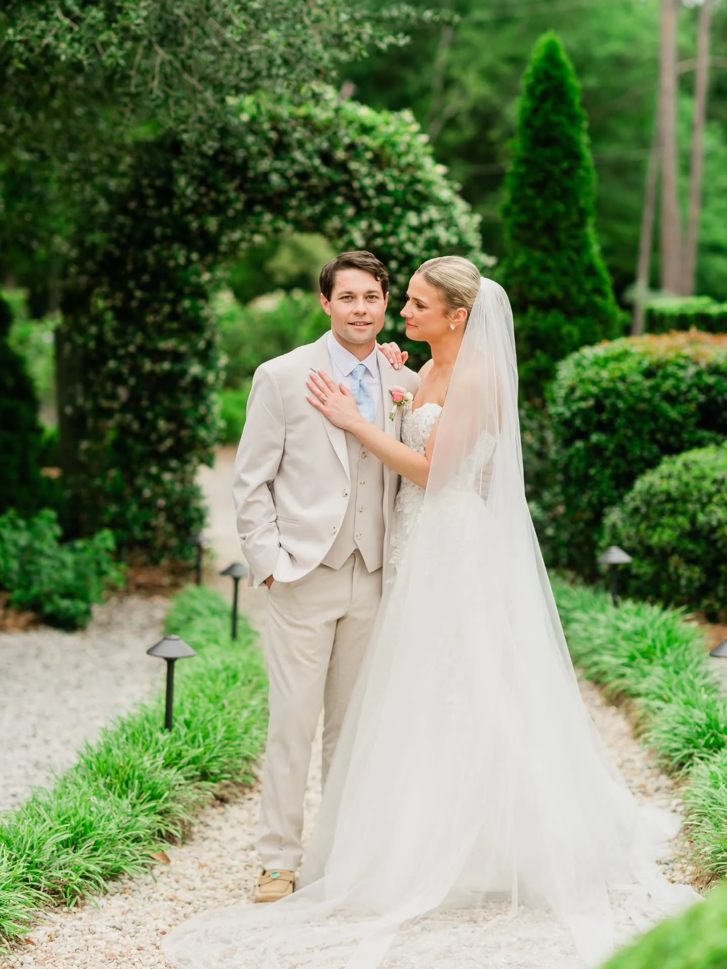 Last Friday was the best! We had the honor of being a part of Hayden &amp; Rylee's beautiful wedding day at one of our favorite places @windsormanoraugusta with the best team @magnoliabridechs @thelex.designs @magic706 @honeycombflorals 
They along w