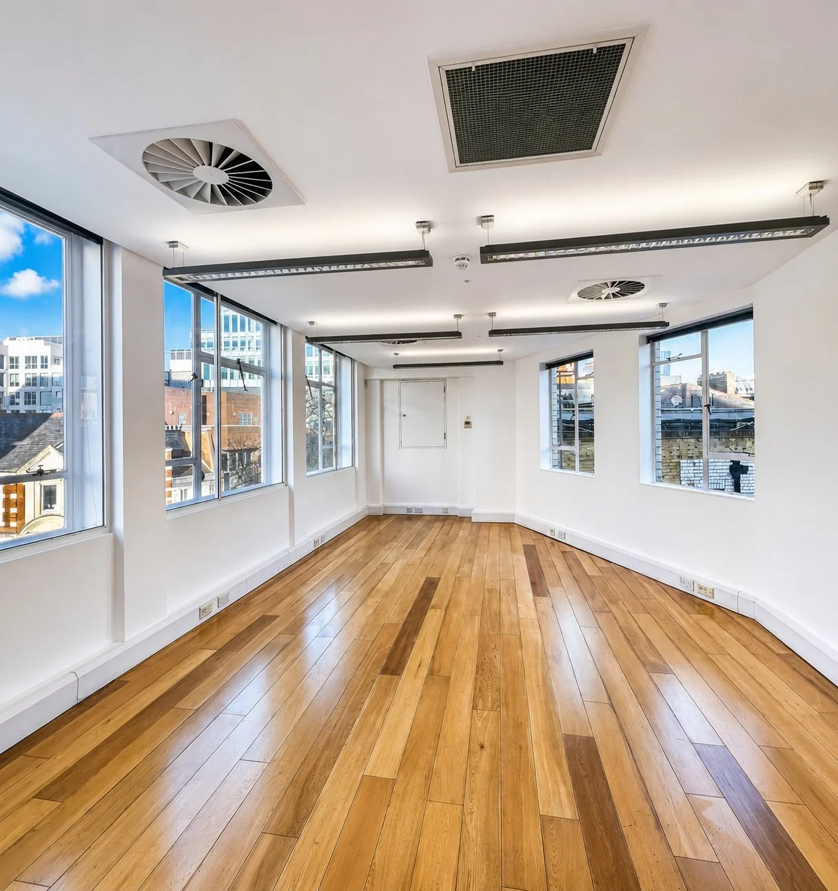 1584 - Charing Cross Road - Photo 2.jpg