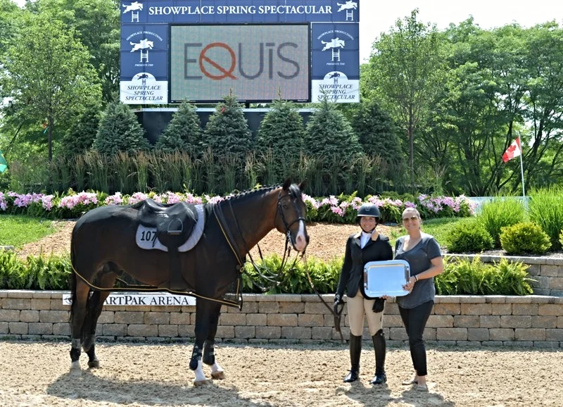 Liz Atkins and Niro 8 Best Turn Out Award, sponsored by Equis Photo by Andrew Ryback Photography