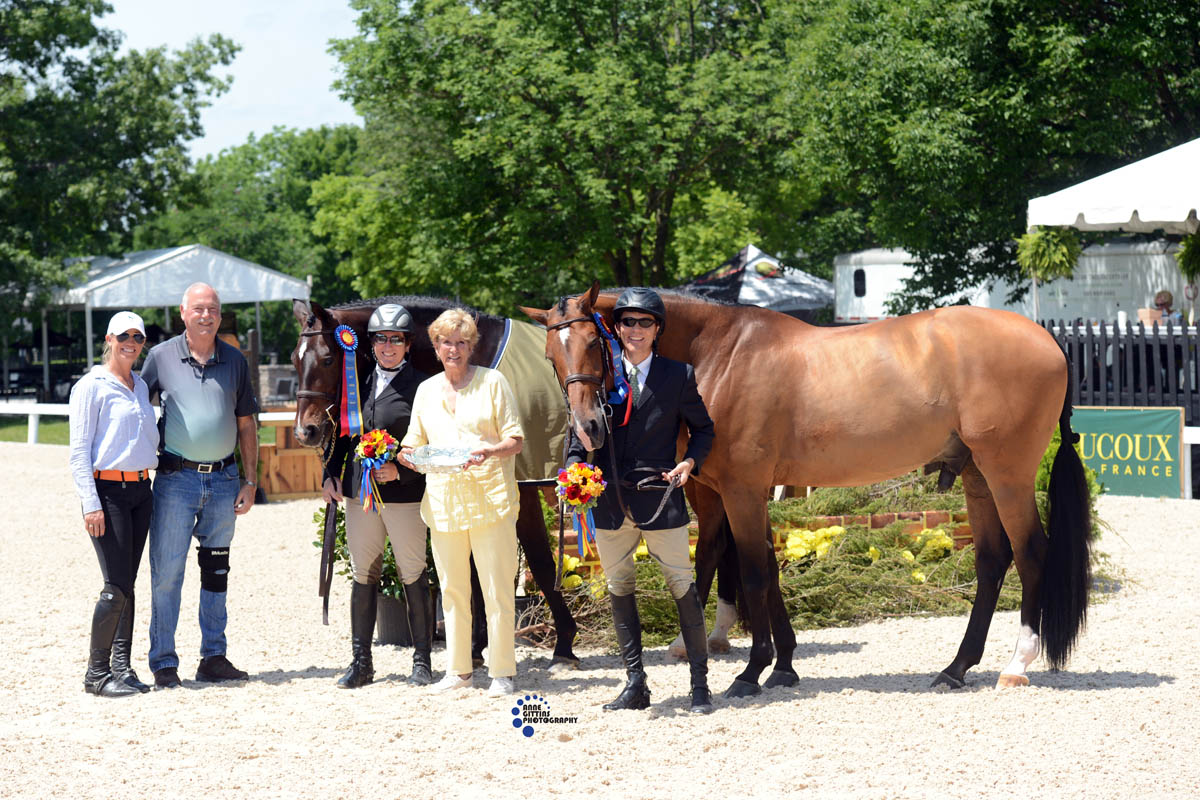 Amateur-Owner Hunter champions MTM Inside Scoop and Didi Mackenzie and Cuba with John Ingram. Presenting on behalf of Canterbury Farm, Caitlyn Shiels (left), Kenny MacKenzie and Frankie Stark (center), owner of the Country Heir I & II Photo by Anne Gittins Photography.