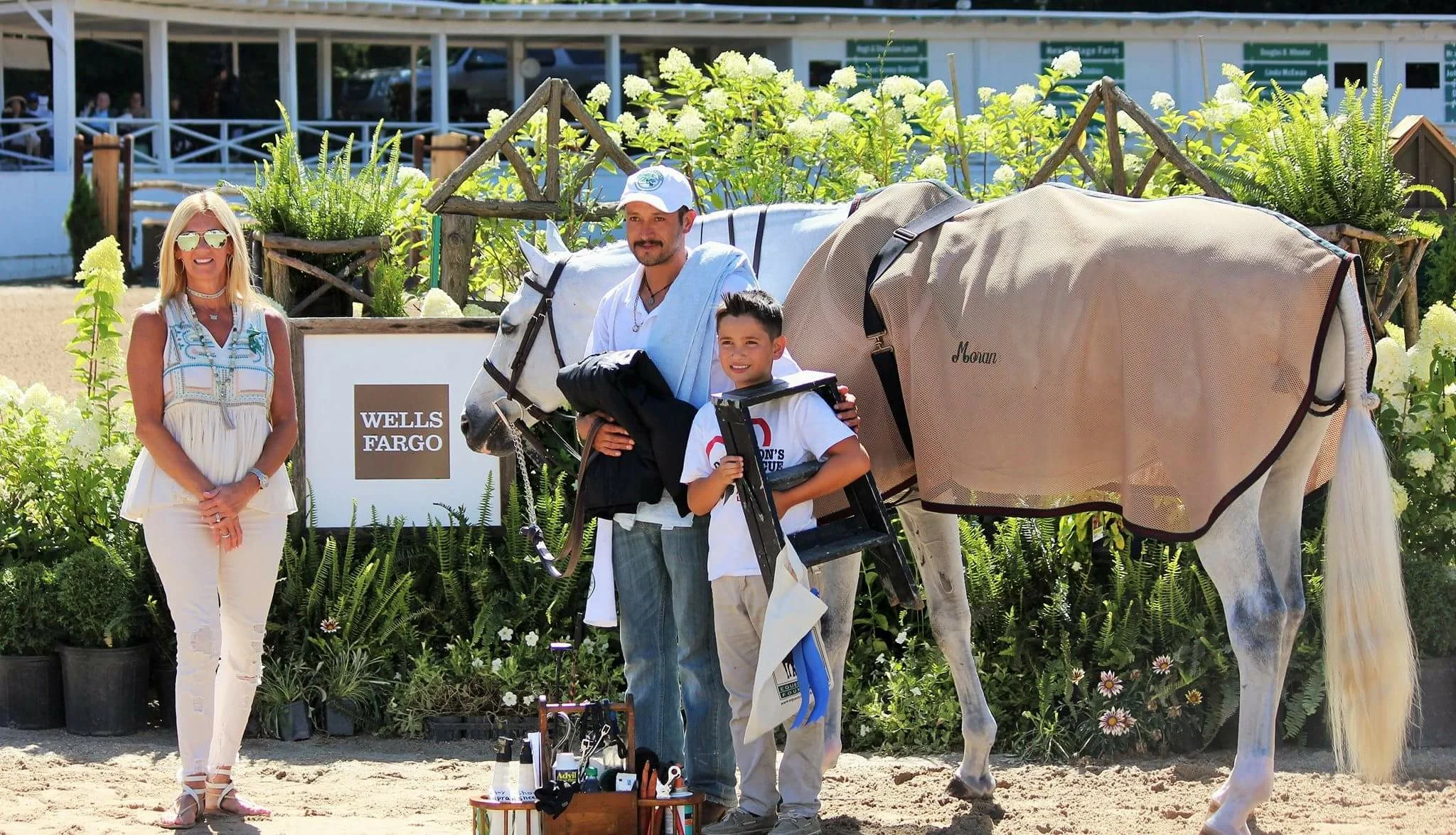 Meredith Fennen presented the award for Missy Luczak-Smith and Doug Smith to Daniel Gomez with his son Sebastion and Bacardi, owned by Caroline Moran. Photo by Catherin Cammett