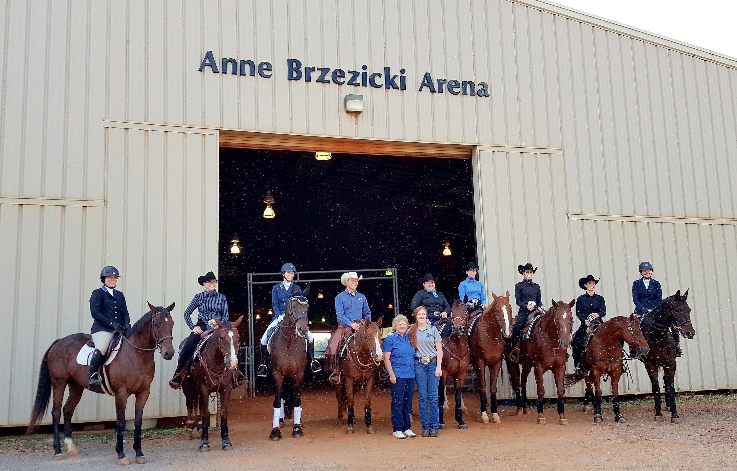 Anne Brzezicki with her student and successor, new director of equestrian programs and AQHA World Champion rider, Ariel Herrin, along with members of the MTSU Equestrian Team at the event. Photo courtesy of Rhonda Hoffman.