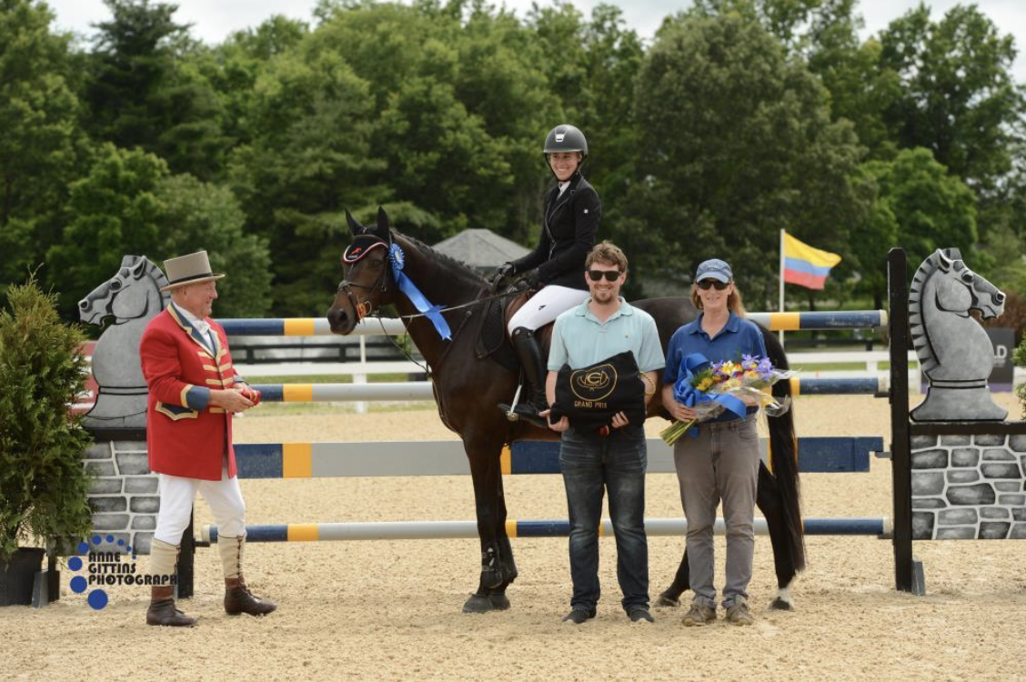 Summer Hill accepts the award with Light Show. Photo by Anne Gittins Photography