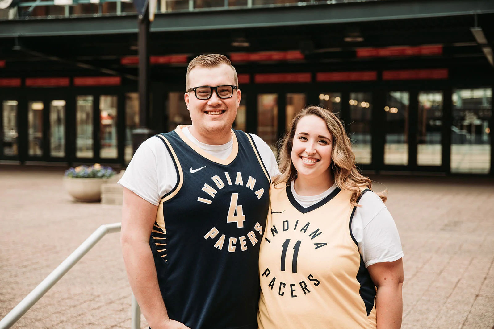 DowntownIndianapolisSpringEngagementPhotos.jpg