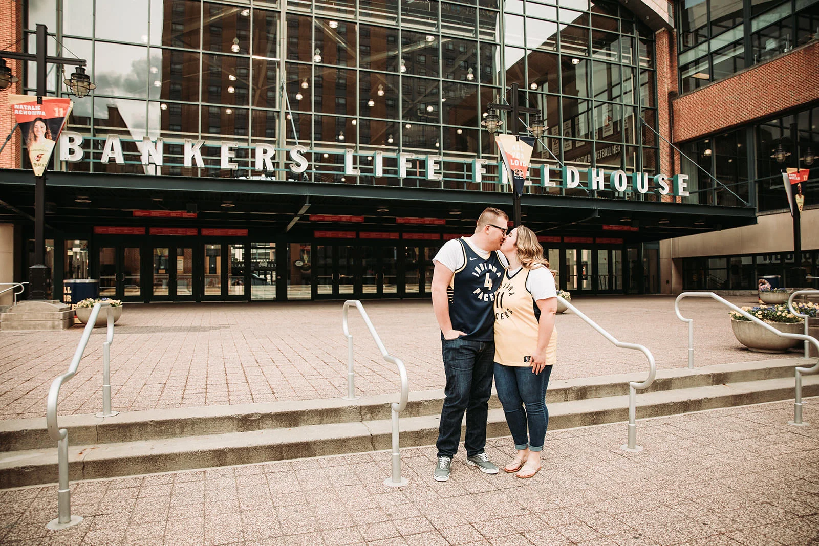 DowntownIndianapolisSpringEngagementPhotos-3.jpg