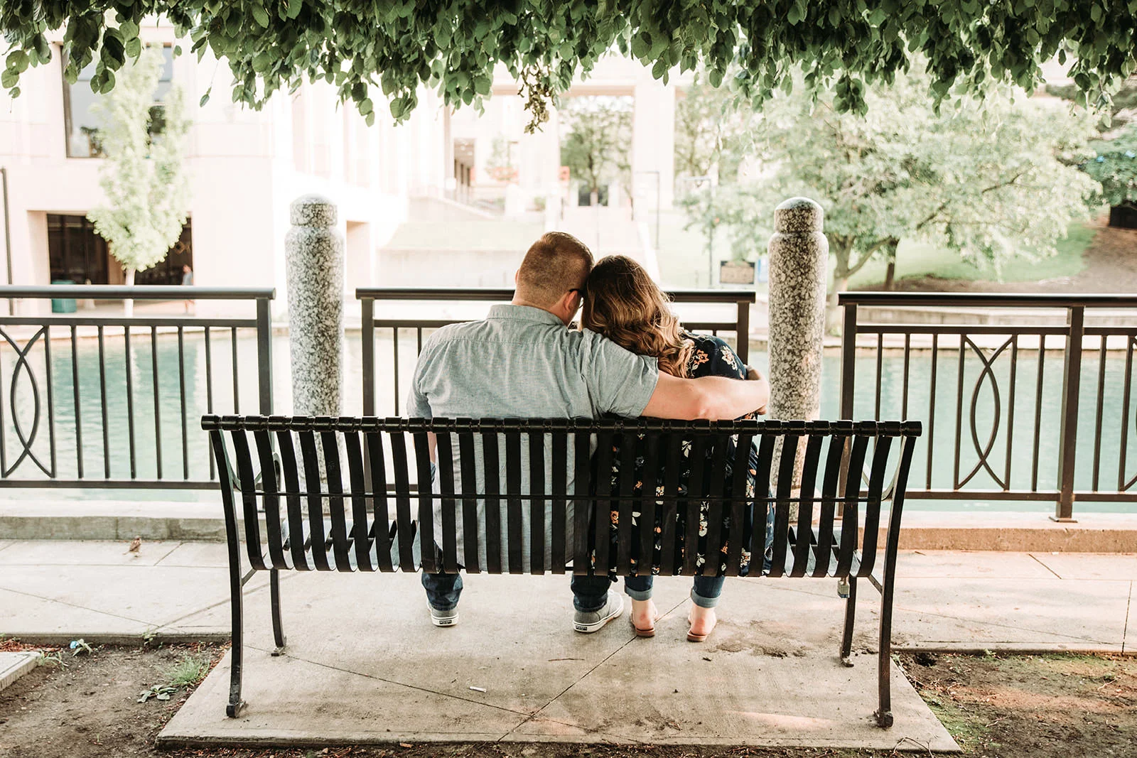 DowntownIndianapolisSpringEngagementPhotos-36.jpg
