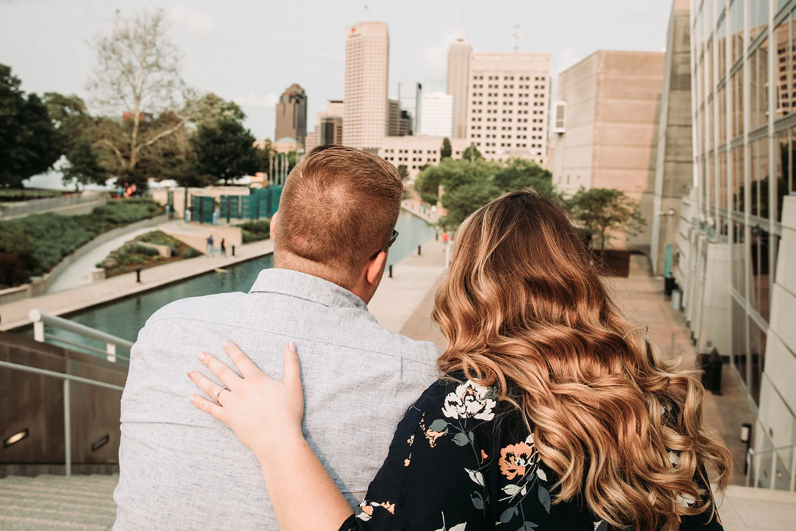 DowntownIndianapolisSpringEngagementPhotos-47.jpg