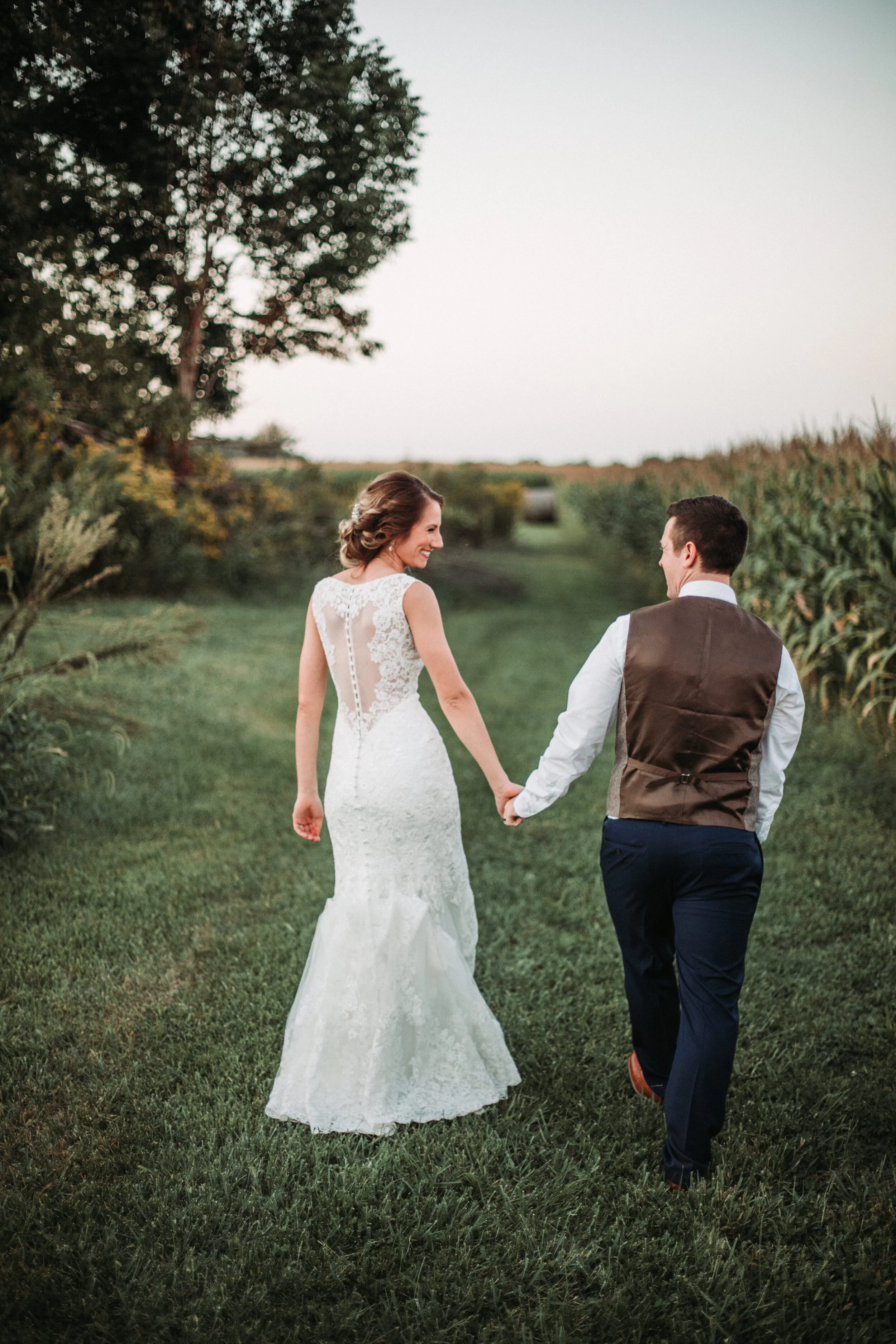 rustic_fall_barn_wedding_columbus_indiana-92.jpg