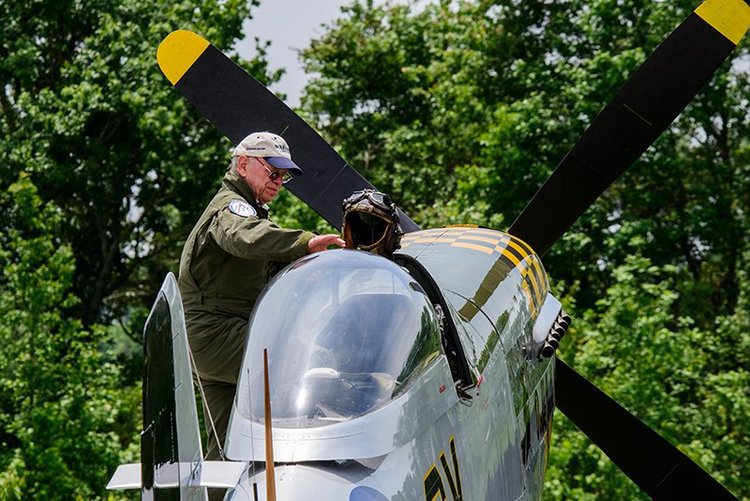 Episode #33. Warbirds Over the Beach - Military Aviation Museum owner Jerry Yagen.