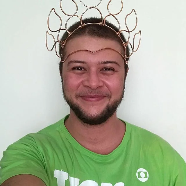 1626 29/05
foi anivers&aacute;rio do meu amigo maravilhos&atilde;o talentos&atilde;o que t&aacute; sempre de parab&eacute;ns @oaramista
fiz selfie com a arte dele ❤️
vai l&aacute;, d&aacute; uma olhada 👀