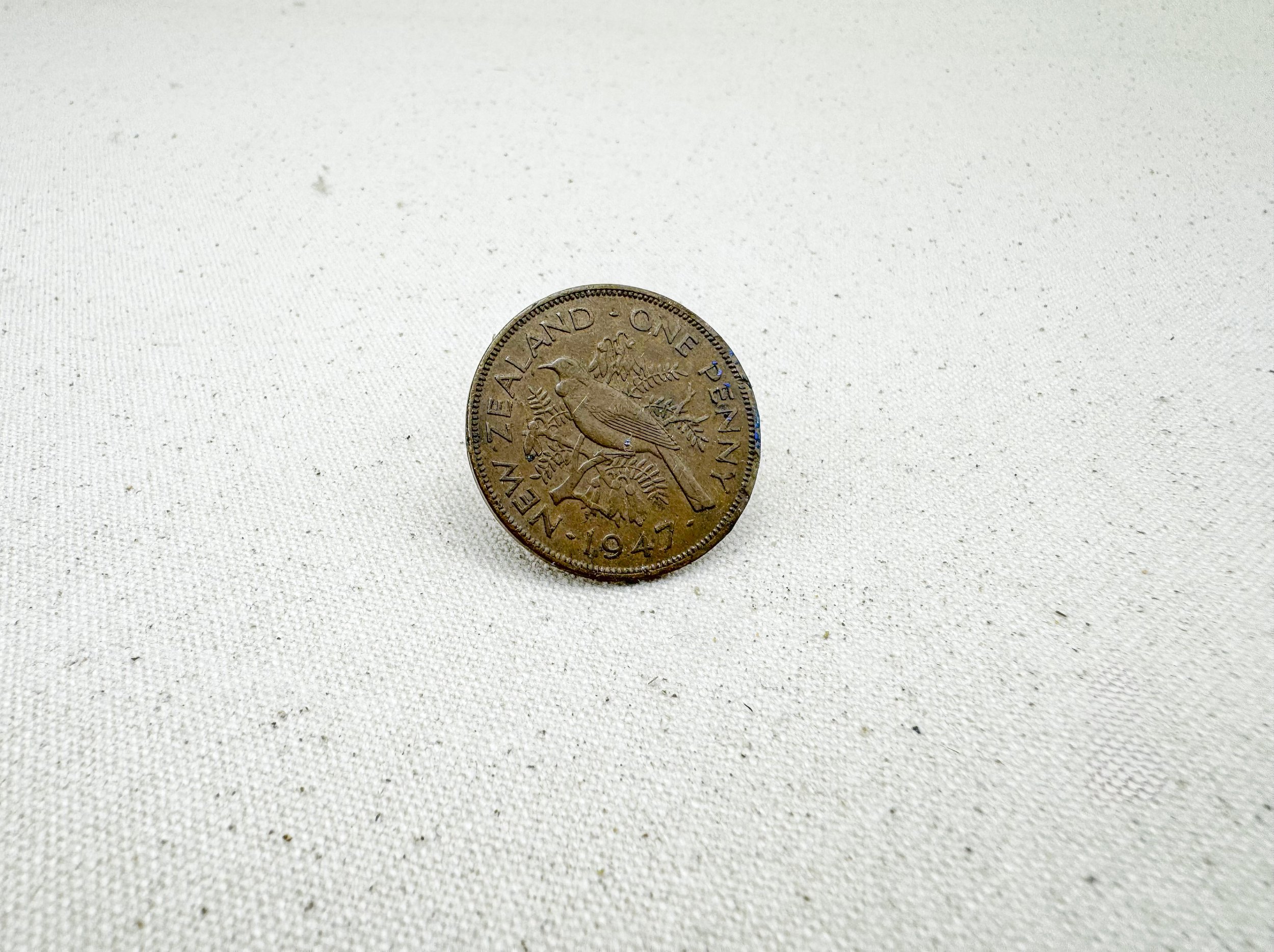NZ One Penny Coin (designed by New Zealand artist Leonard Cornwall Mitchell, featuring a tūī on a kōwhai branch)