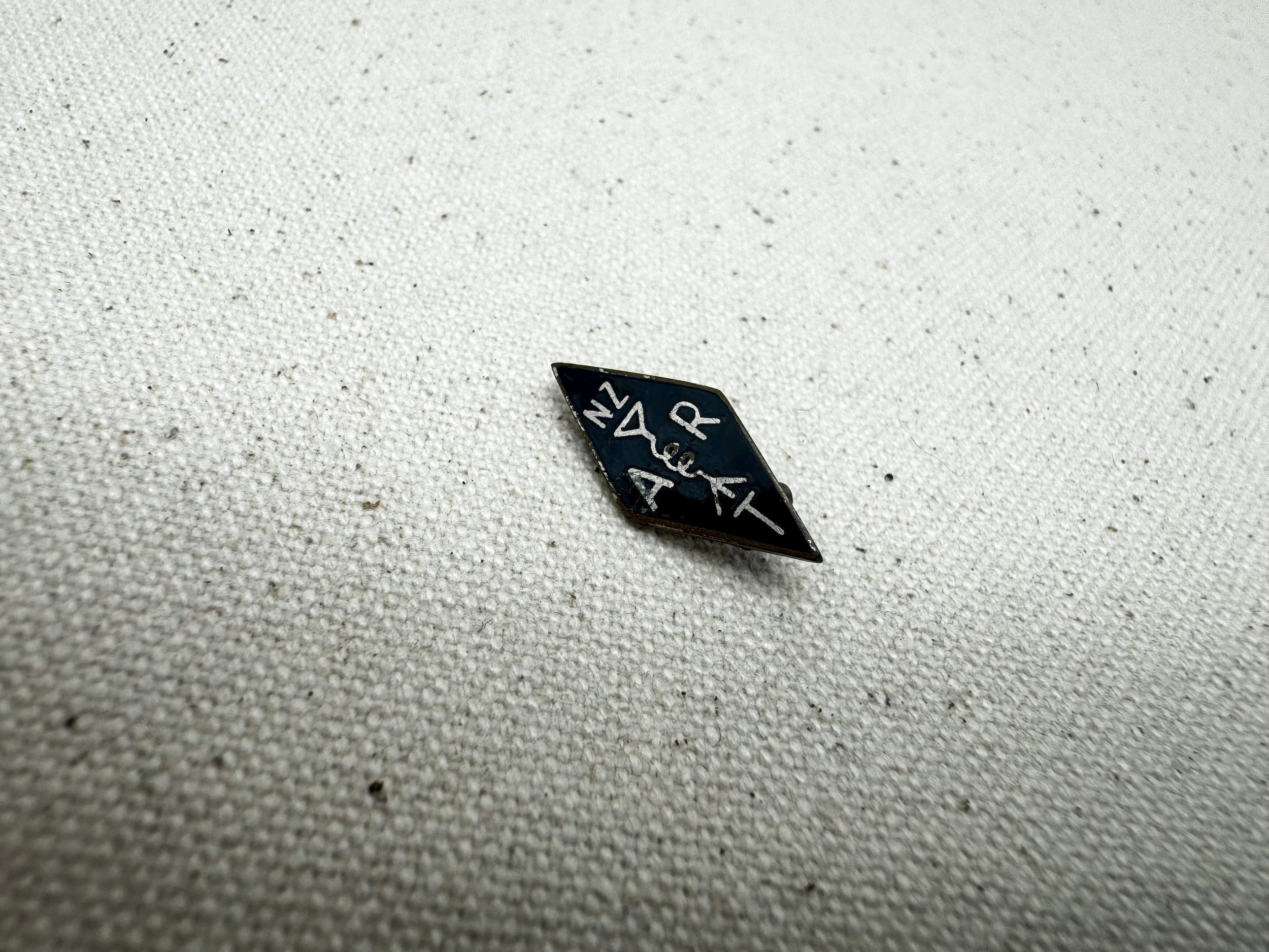 New Zealand Association of Radio Transmitters (NZART) brooch