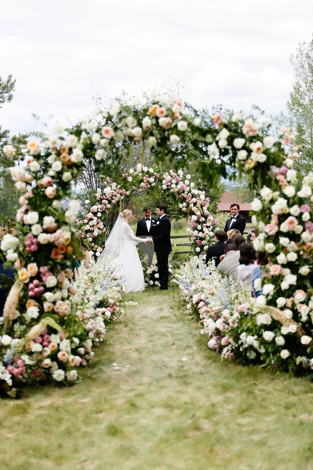 Why Couples Choose a Full-Service Wedding Florist in Montana