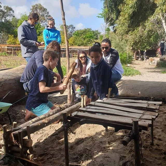 Every Tuesday morning you can find me at @moorescafe in Fremantle from 9.30am - 11.30am☕

Learn how to start Fire By Friction🔥

Make rope from common plants🌾

Weave yourself a basket🌿

While the kids play in the Nature Play area🌳

#wildmovementpe