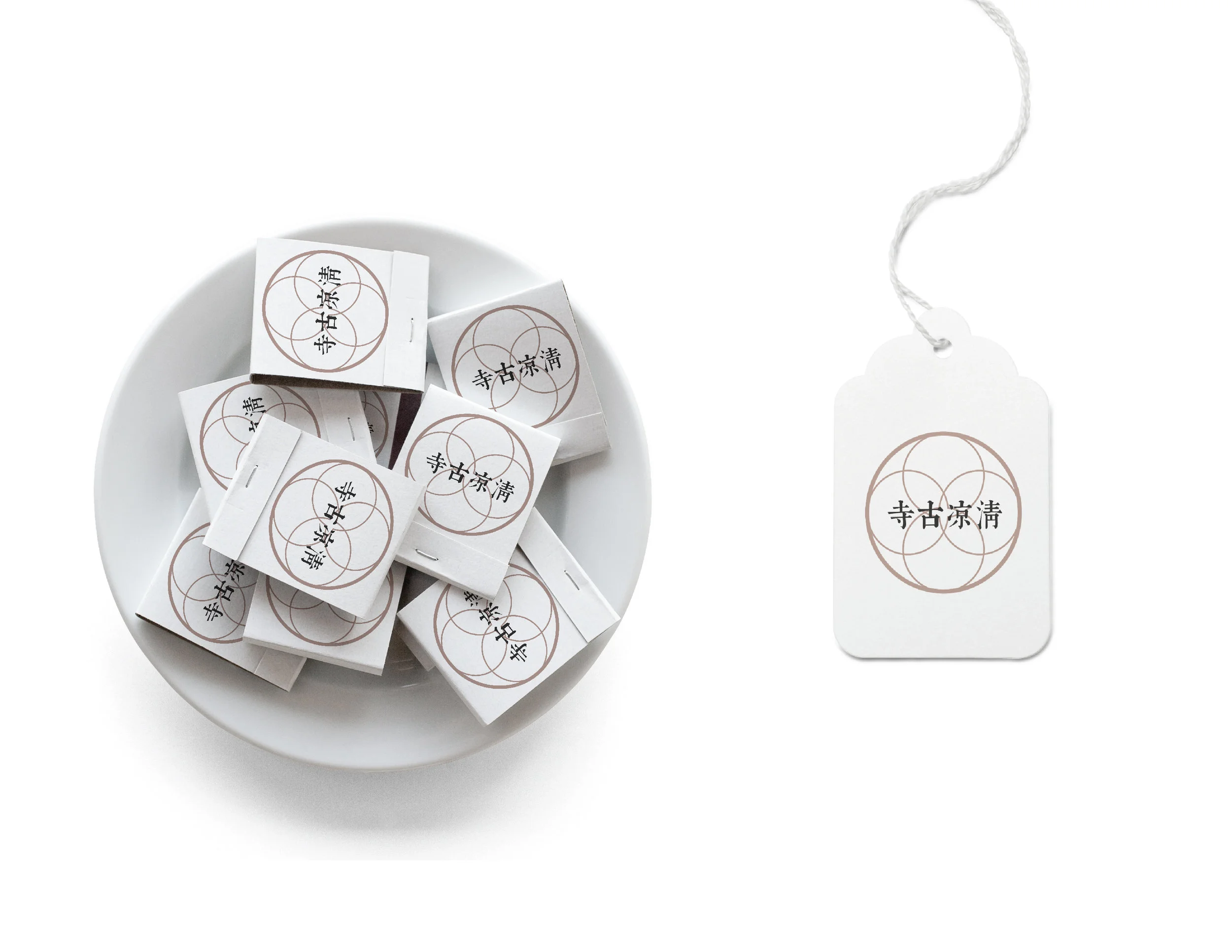  清凉寺创建于南朝，具体年代不详，唐中和年间渐兴。唐僖宗中和四年（884年），命名为兴教寺。五代十国之杨吴顺义中，（921年—927年间）大丞相徐温重建，名兴教寺，请悟空休复禅师住持。南唐升元初（938年）李昪到清凉山避暑，扩建兴教寺为“石头清凉大道场”，礼请文益禅师住持，创建中国佛教禅宗五家（临济宗、曹洞宗、沩仰宗、云门宗、法眼宗）之一的法眼宗。从此，石头山改称清凉山。（以上文字摘自古寺官方简介）   