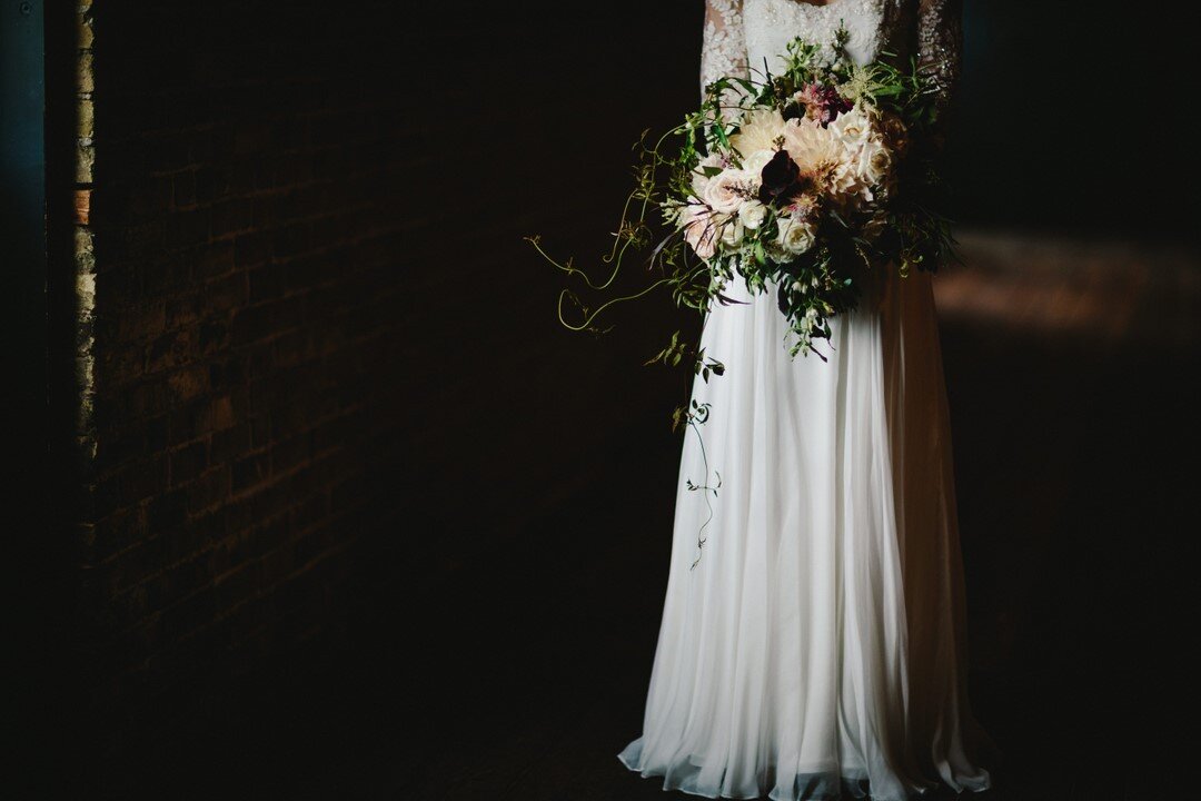 &quot;Wild, whimsy, earthy, and organic with texture and movement.&quot;⠀⠀⠀⠀⠀⠀⠀⠀⠀
⠀⠀⠀⠀⠀⠀⠀⠀⠀
Did @florabyjamae nail it or what?⠀⠀⠀⠀⠀⠀⠀⠀⠀
⠀⠀⠀⠀⠀⠀⠀⠀⠀
Photographer: @abbotslane⠀⠀⠀⠀⠀⠀⠀⠀⠀
Venue: @thelageret