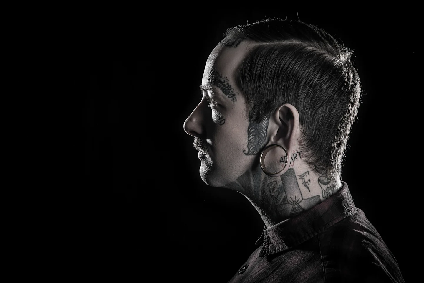 145_jackson-davies-photography_portraiture_conceptual-dark-handsdown.jpg