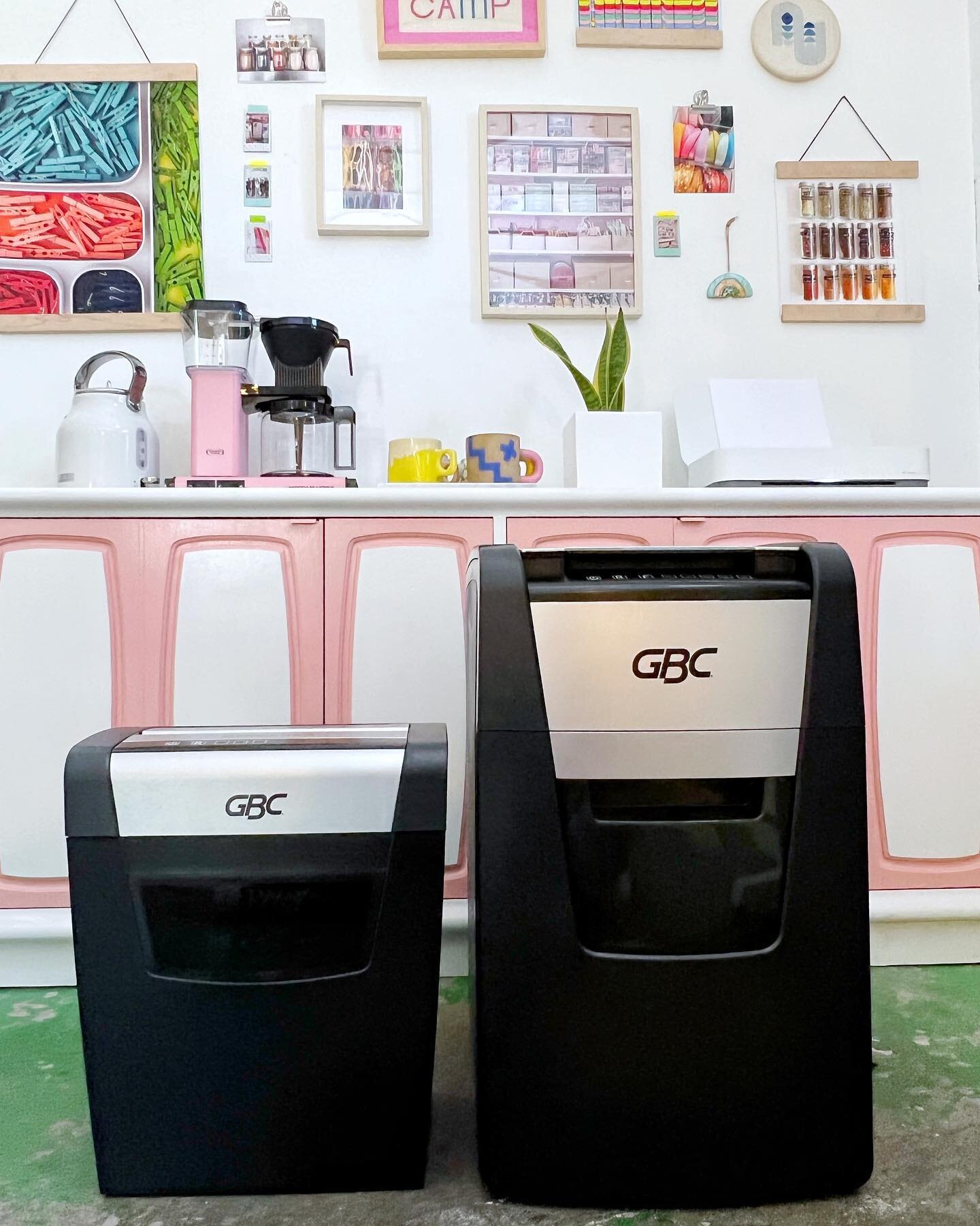 ✨ Giveaway Alert! ✨

One of our best tips for keeping paperwork in check is to keep a shredder handy at home and at the office! That way you can stay on top of junk mail, old files and bulky papers that take up space. Our favorite shredders are these