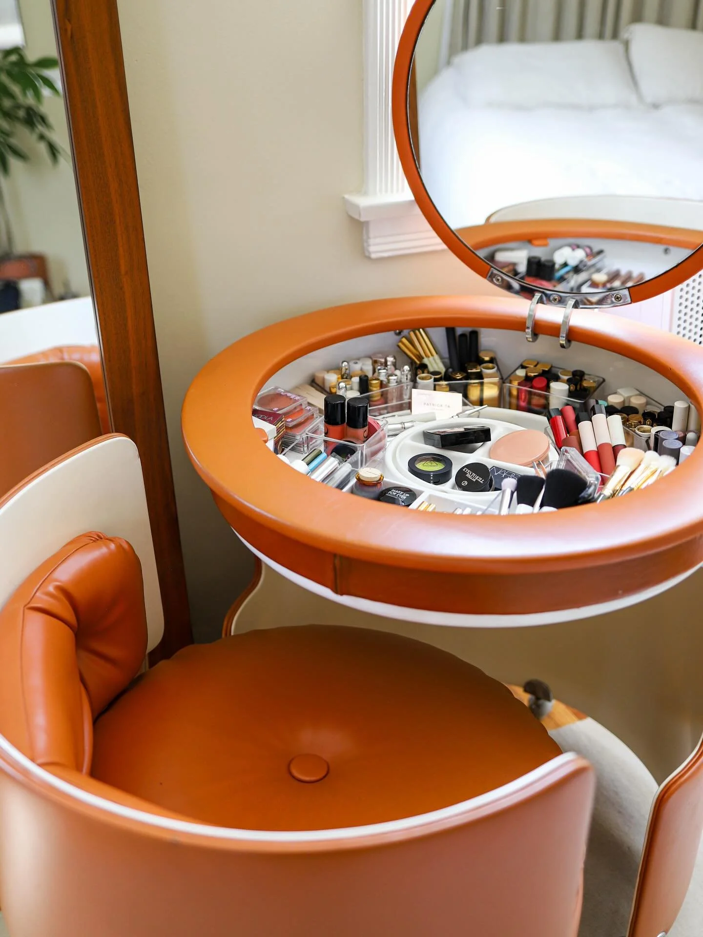 Organizing inside a vintage Dilly Dally Vanity. ✨ 

This dreamy dressing table is proof that storage can be just as beautiful as it is functional. We gave @alyssainthecity&rsquo;s makeup collection a home where everything is visible, accessible, and 