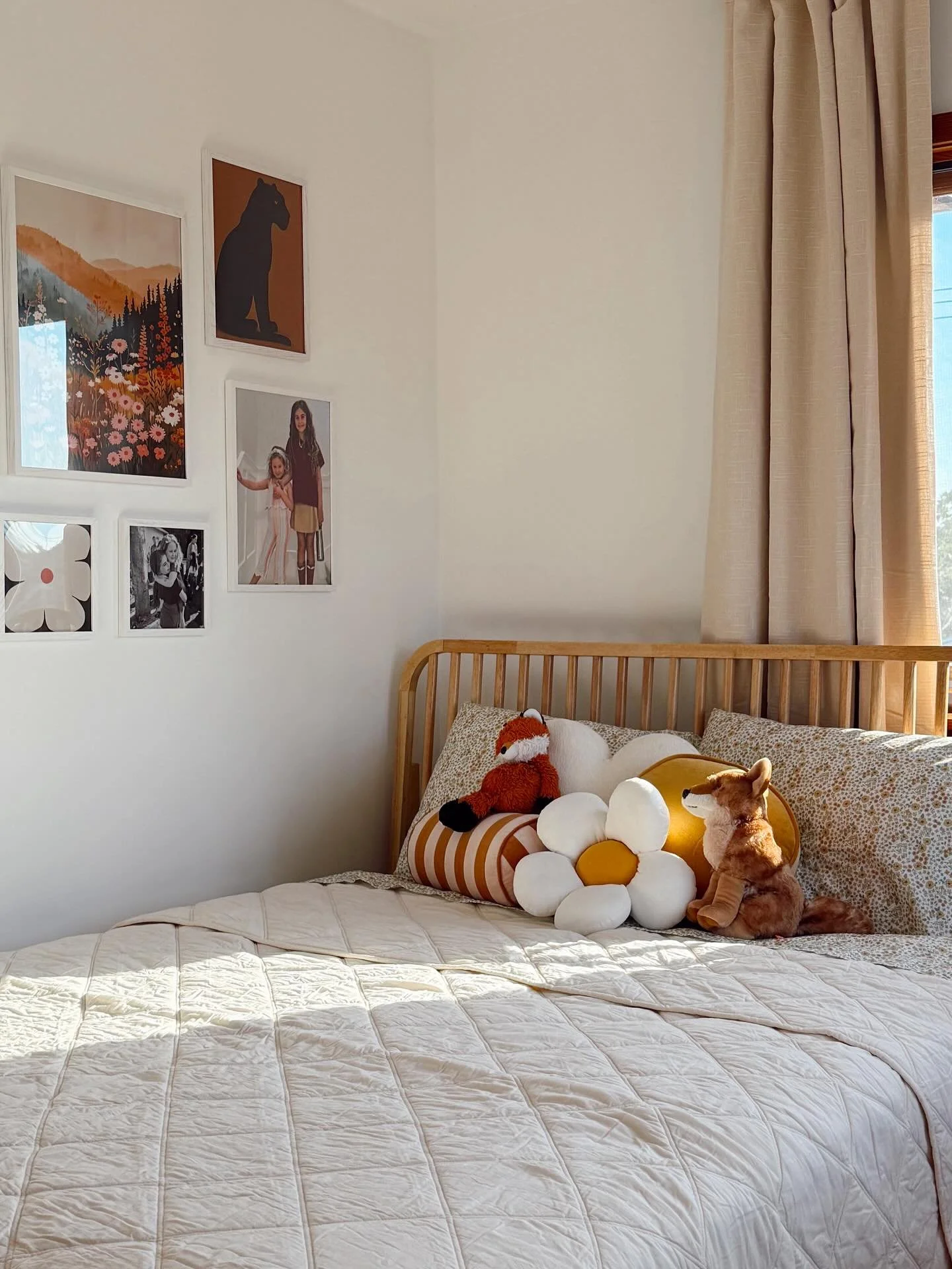 We took these girls&rsquo; rooms from depressing &mdash;&gt; designed and organized in under two weeks. ✨🏡

Our client was moving into a rental home while they rebuild after the Palisades fire, and we wanted to help their daughters feel settled and 