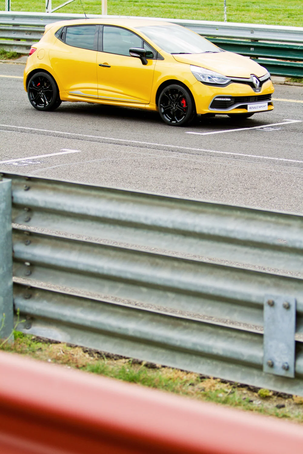 005 GAZi photography Mark Webber Renault.jpg