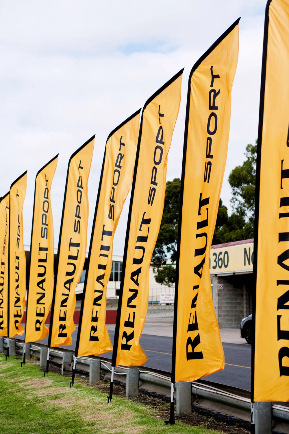 006 GAZi photography Mark Webber Renault.jpg