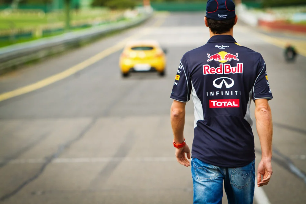 008 GAZi photography Mark Webber Renault.jpg