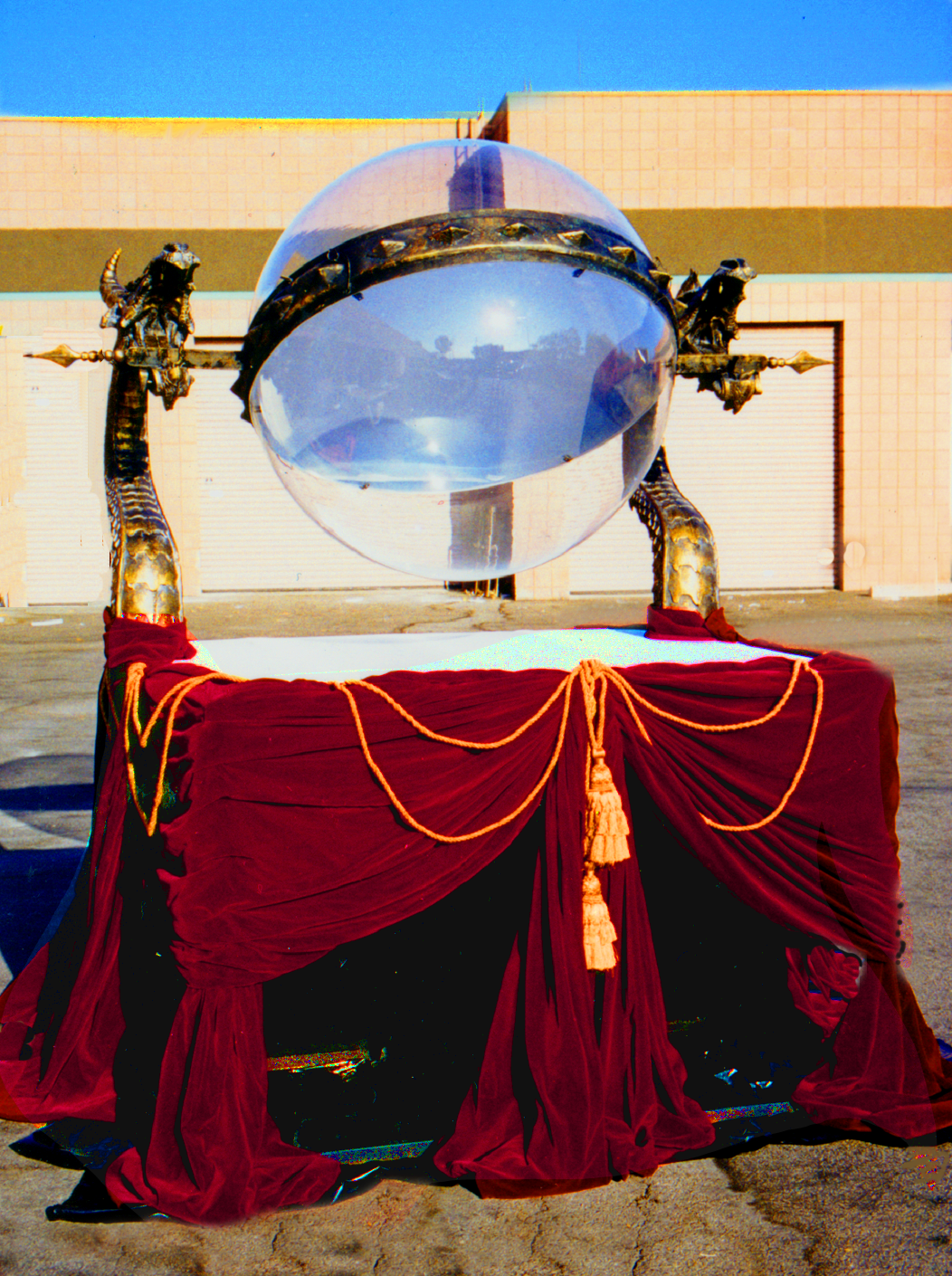 crystal-ball-stand-t_up-copy.png