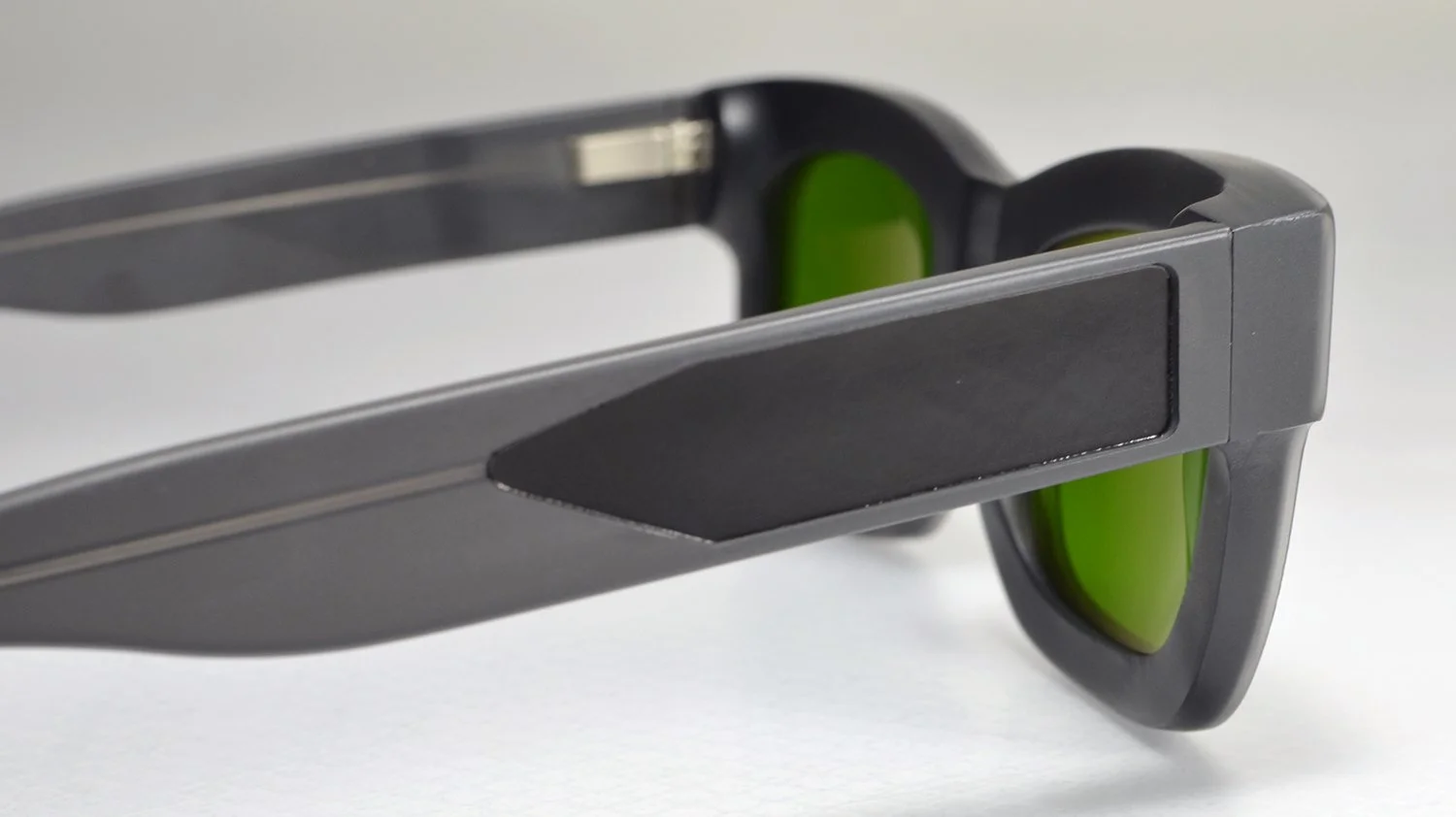 reflectacles-privacy-eyewear-phantom-diy-camera-blocking-glasses.jpg