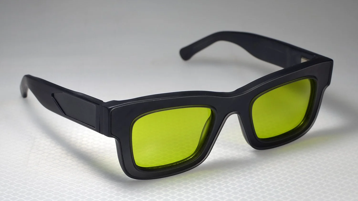 reflectacles-privacy-eyewear-phantom-l-iris-tracking-scanning.jpg