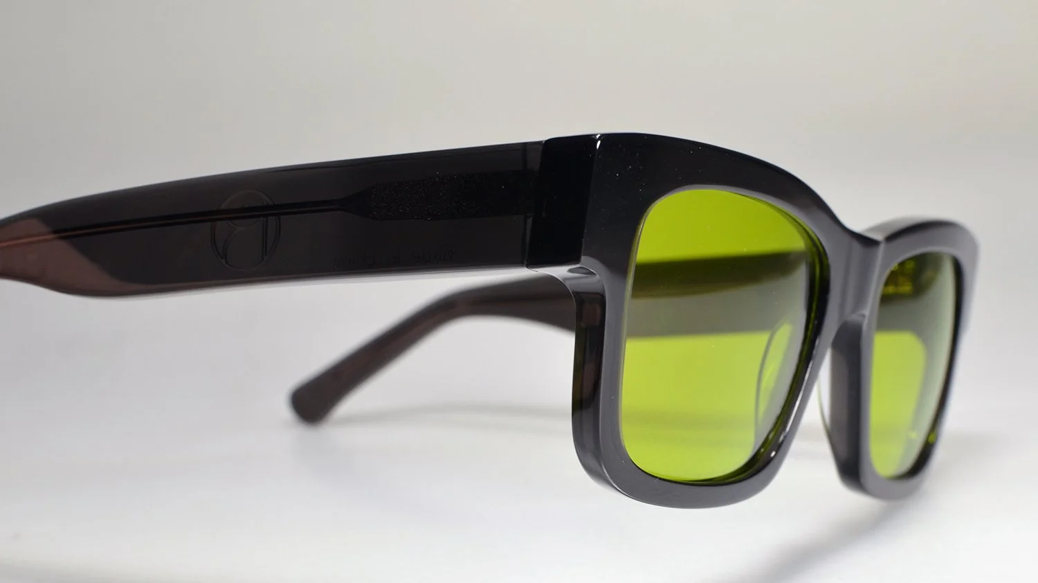reflectacles-privacy-eyewear-irpair-b-camera-blocking-glasses.jpg