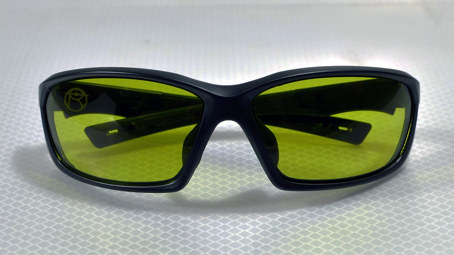 reflectacles-privacy-eyewear-ircloak-l-virtual-reality-infrared.jpg