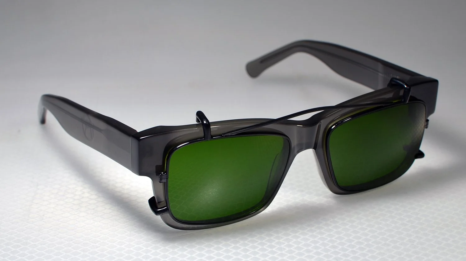 reflectacles-privacy-eyewear-custom-irclip-d-biometric-block.jpg