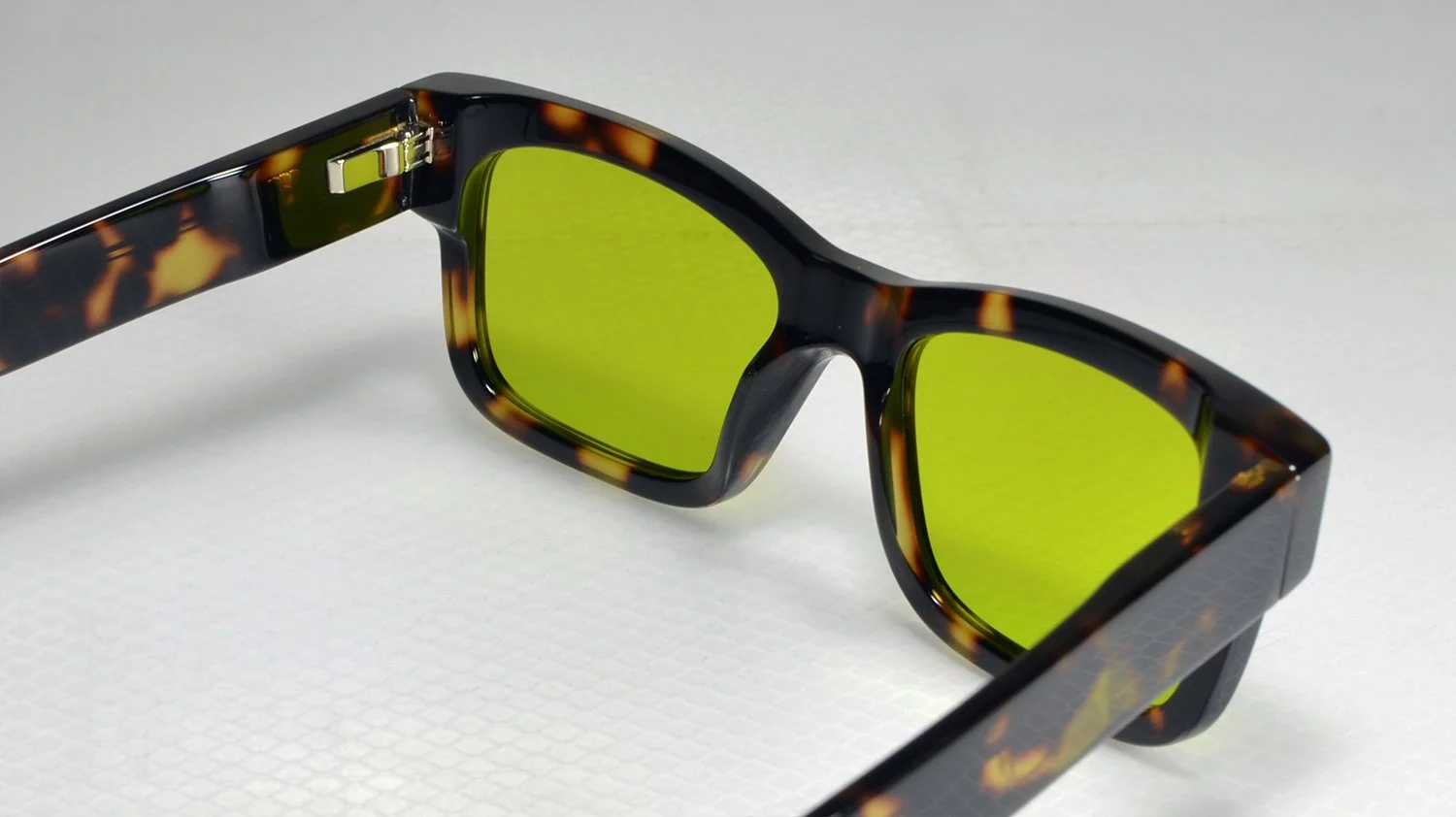 reflectacles-privacy-eyewear-irpair-turtle-d-camera-blocking-glasses.jpg