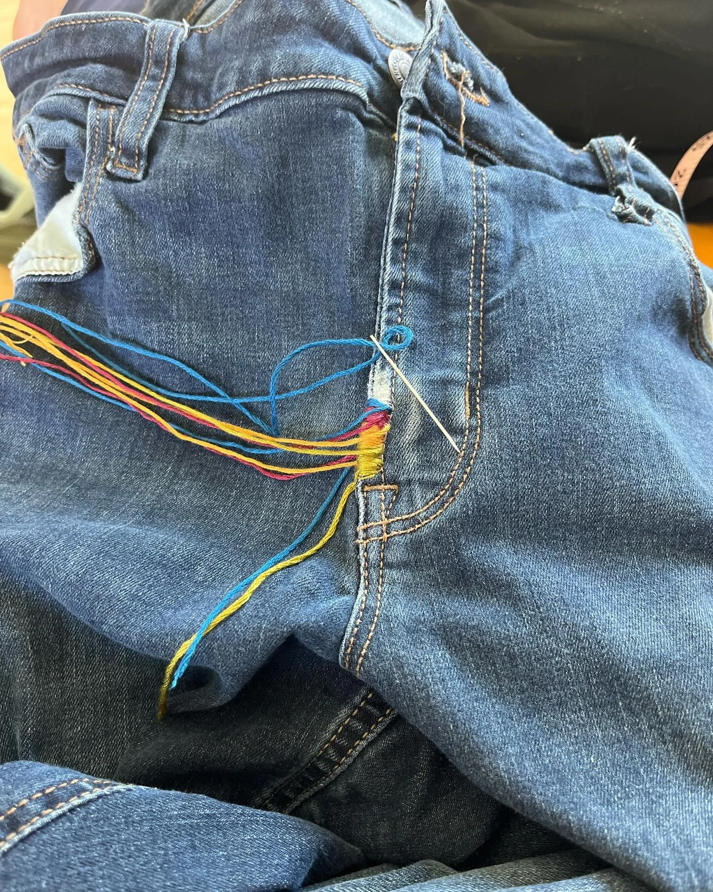 A few recent repairs! Some cute embroidery on a frayed jean fly, fixing straps on an osprey backpack and more zipper replacements! Thanks for all the support!! #boltwest #boltwestrepairwear #repairwear #ifitsbrokefixit #mending #zipperrepair #diy