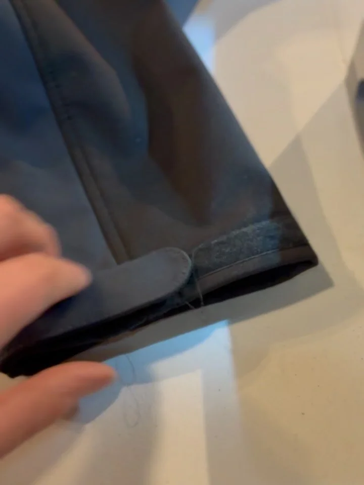 Before and after I fixed these velcro jacket cuffs&hellip;oooh, the sound of new velcro! 👌#jacketrepair #boltwest #boltwestrepairwear #boltwestrepairs #ifitabrokefixit