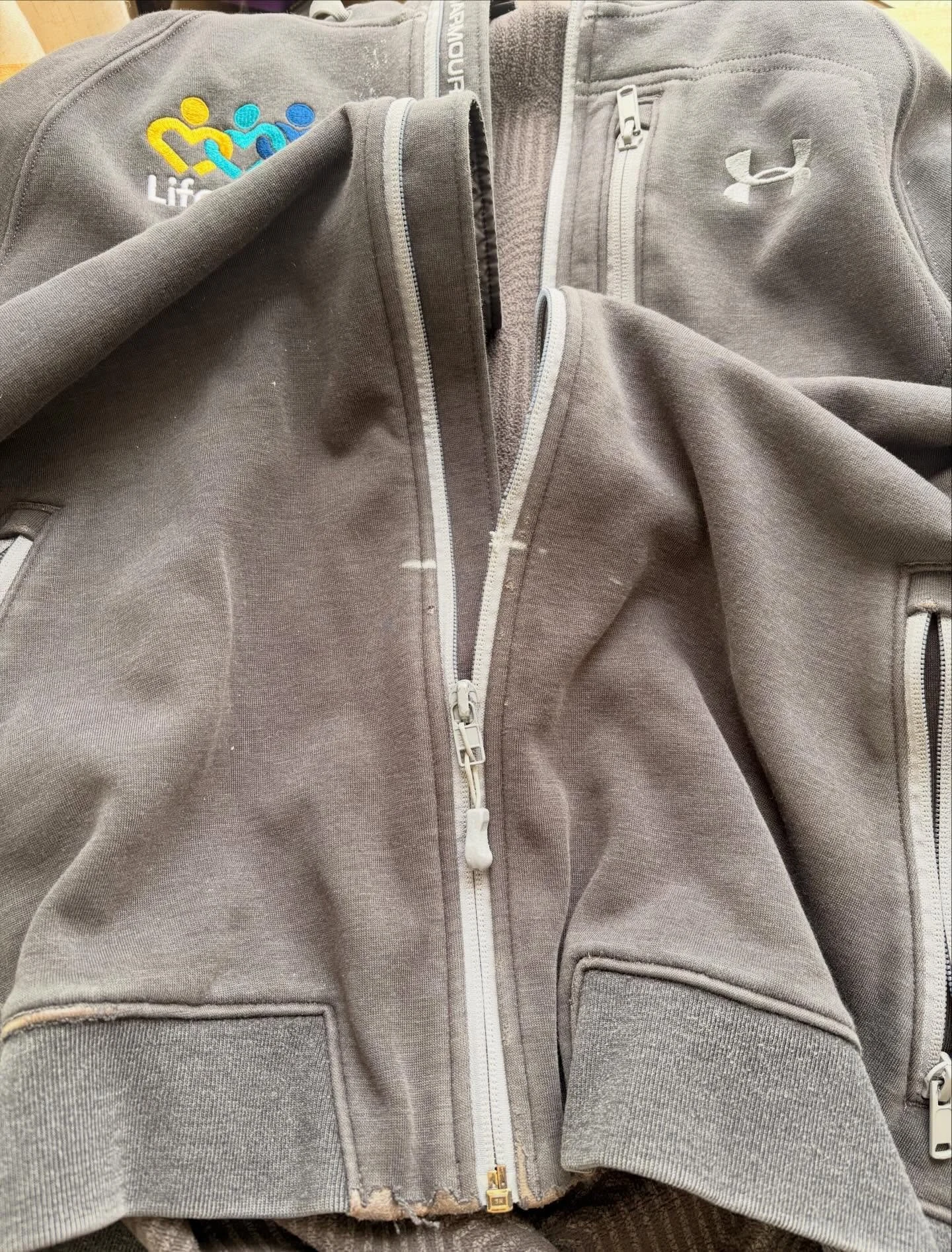 Another zipper repair! #boltwestrepairwear #ifitsbrokefixit #zipperrepair #zipperfixer #diy